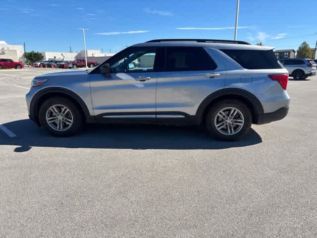 Used 2020 Ford Explorer XLT RWD image 2