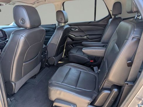 Used 2021 Chevrolet Traverse LT image 15