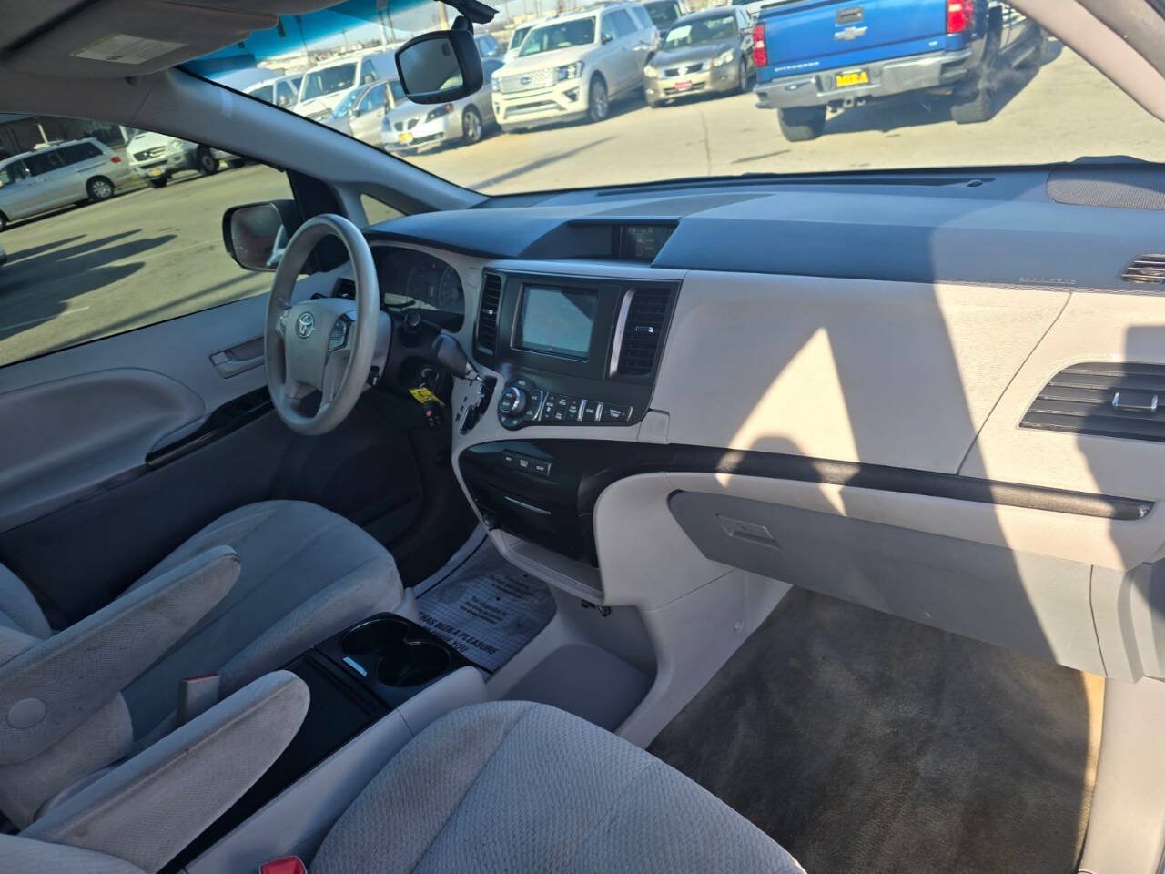 Used 2014 Toyota Sienna LE FWD image 35