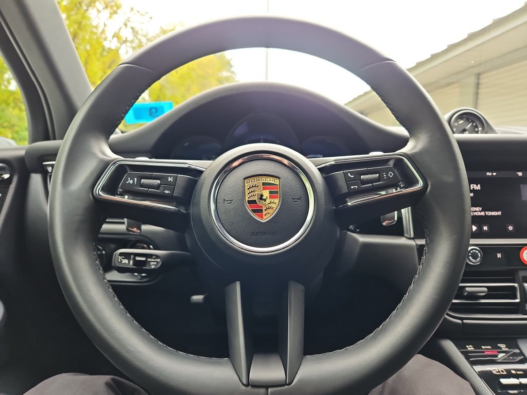 Certified 2026 Porsche Macan AWD/4WD image 33