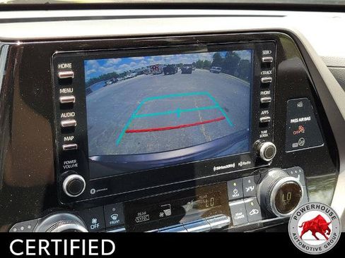 Used 2022 Toyota Highlander XLE FWD image 28