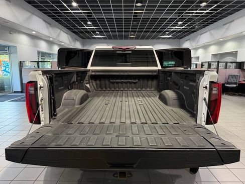 Used 2024 GMC Sierra 3500 Denali Ultimate AWD/4WD image 10