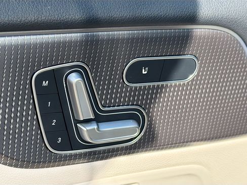 Used 2021 Mercedes-Benz GLB 250 image 25