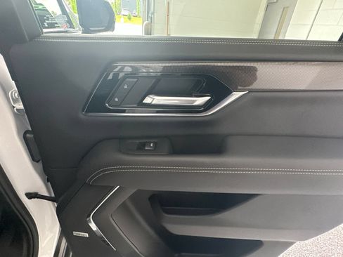 Used 2025 GMC Yukon Elevation w/ Technology Package AWD/4WD image 16