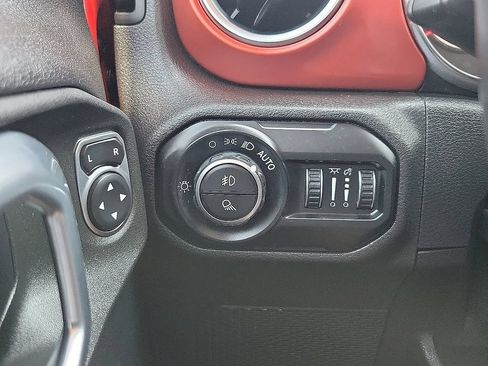 Used 2021 Jeep Gladiator Rubicon w/ LED Lighting Group AWD/4WD image 12