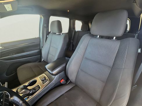 Used 2020 Jeep Grand Cherokee Laredo AWD/4WD image 59