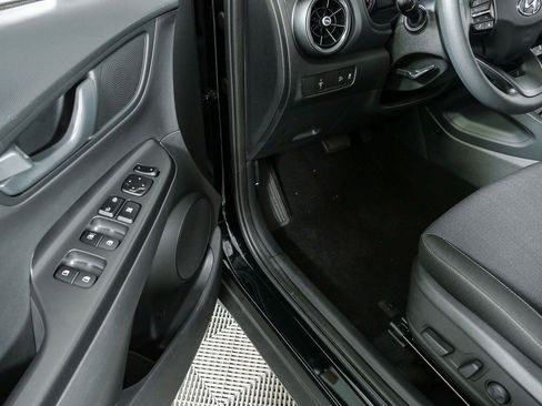 Used 2023 Hyundai Kona SEL AWD/4WD image 7
