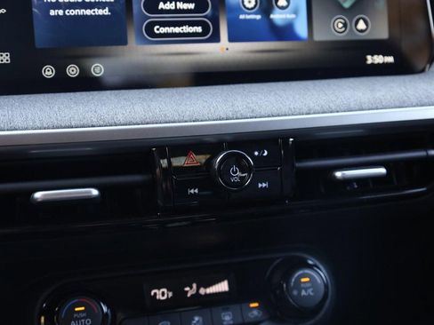 New 2026 Nissan Kicks SV image 13