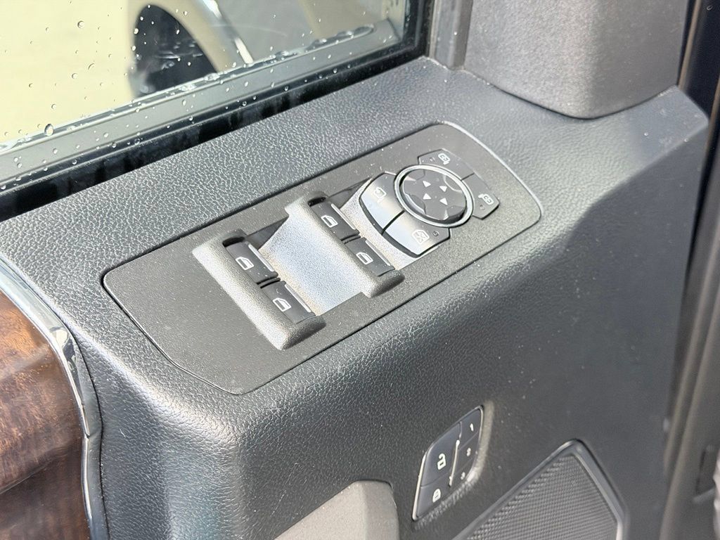 Used 2017 Ford F150 Platinum w/ Equipment Group 701A Luxury AWD/4WD image 10