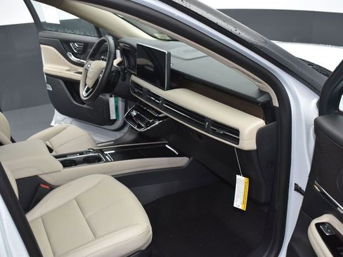 New 2025 Lincoln Corsair Grand Touring w/ Jet Appearance Package image 15