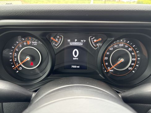 Used 2025 Jeep Gladiator Sport AWD/4WD image 25