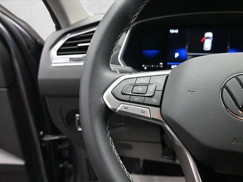 Used 2022 Volkswagen Tiguan SE FWD image 15