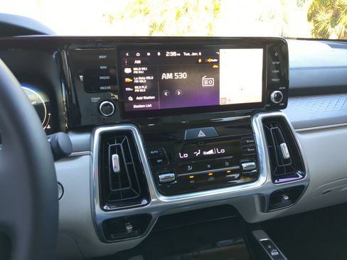 Used 2023 Kia Sorento SX image 26