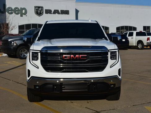 Used 2025 GMC Sierra 1500 SLT image 2