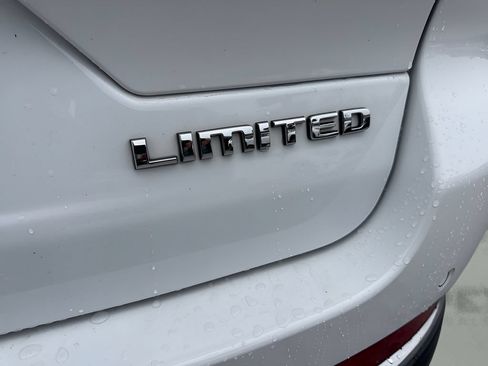 Used 2022 Jeep Grand Cherokee Limited AWD/4WD image 34