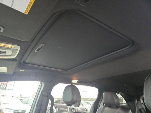 Used 2025 Toyota Sienna XSE AWD/4WD image 15