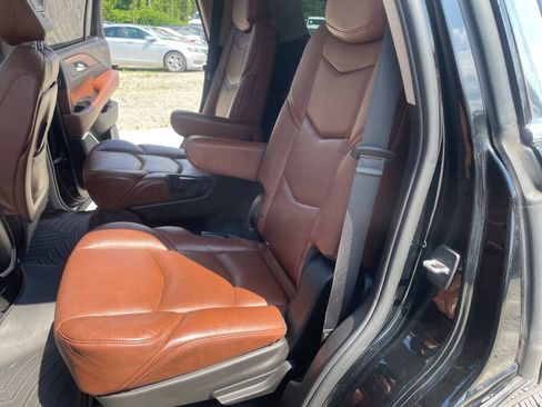 Used 2018 Cadillac Escalade Luxury RWD image 35