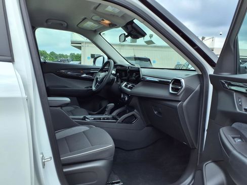 Used 2025 Chevrolet TrailBlazer LT w/ Driver Confidence Package FWD image 26