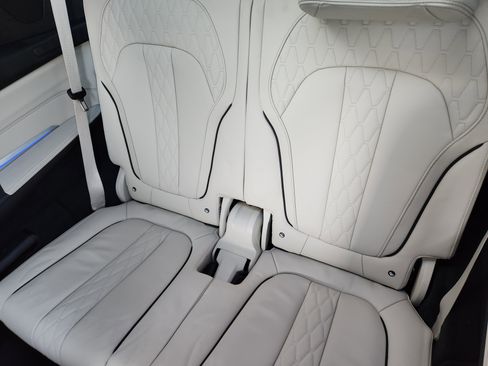 Used 2022 BMW ALPINA XB7 image 38