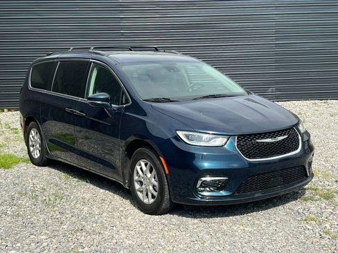 Used 2022 Chrysler Pacifica Touring-L FWD image 7