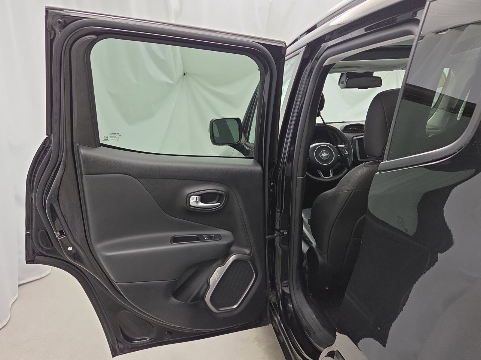 Certified 2018 Jeep Renegade Limited w/ UConnect 8.4 Nav Group AWD/4WD image 30