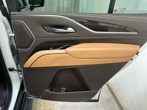 Used 2021 Cadillac Escalade Premium Luxury AWD/4WD image 31