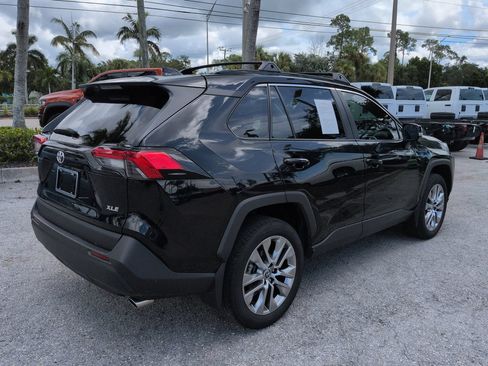 Used 2025 Toyota RAV4 XLE Premium FWD image 5