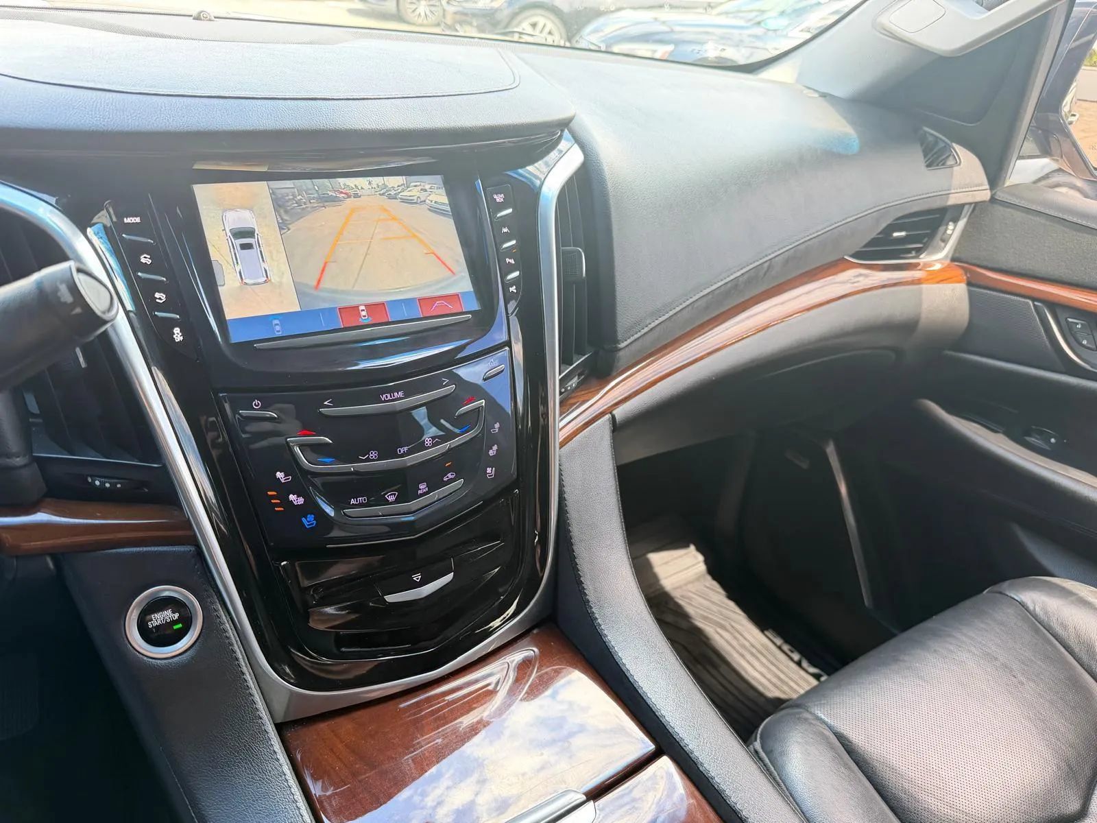 Used 2019 Cadillac Escalade ESV Luxury AWD/4WD image 22