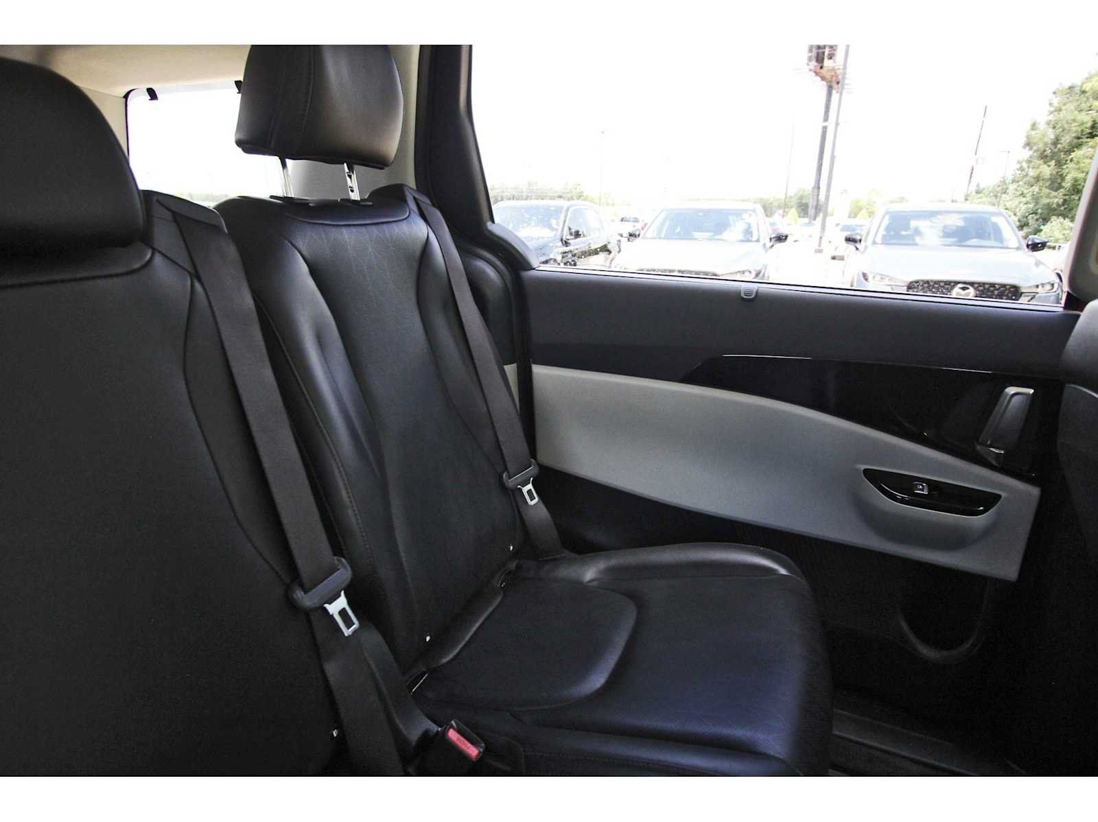 Used 2024 Kia Carnival EX FWD image 10