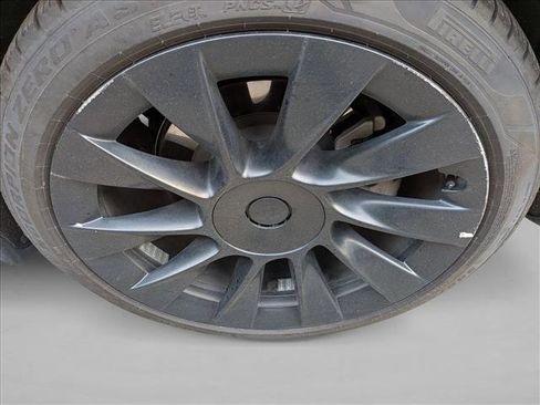 Used 2022 Tesla Model Y Long Range image 14