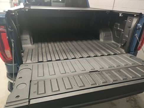 Used 2024 GMC Sierra 1500 SLT w/ SLT Premium Plus Package image 21