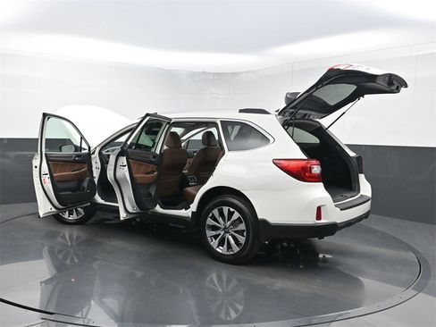 Used 2017 Subaru Outback 2.5i Touring image 38