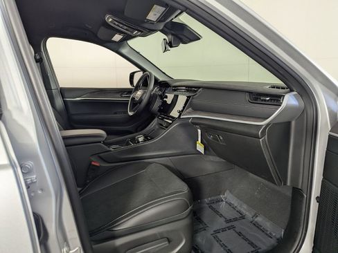 New 2026 Jeep Grand Cherokee Altitude image 25