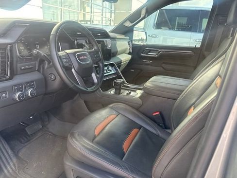 Used 2024 GMC Sierra 1500 AT4 w/ Technology Package AWD/4WD image 5