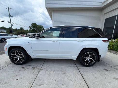 Used 2022 Jeep Grand Cherokee Summit AWD/4WD image 11