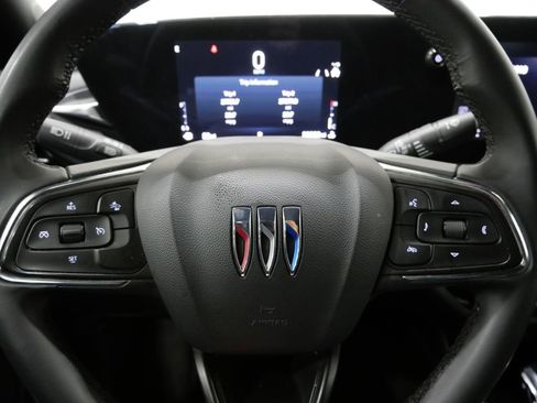 Used 2025 Buick Envista Sport Touring image 16