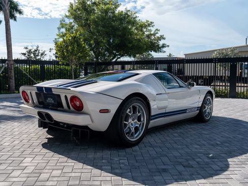 Used 2005 Ford GT RWD image 5