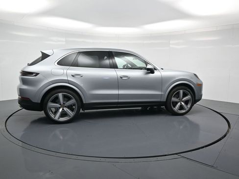 Used 2025 Porsche Cayenne image 28