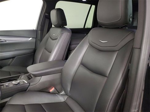 Used 2022 Cadillac XT6 Luxury image 23