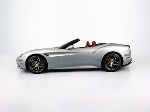 Used 2015 Ferrari California T RWD image 8