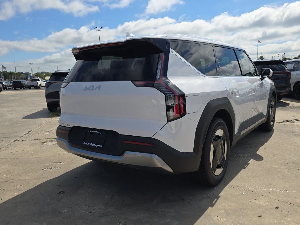 New 2026 Kia EV9 Light RWD image 8