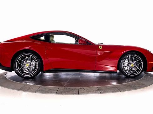 Used 2016 Ferrari F12 Berlinetta image 12