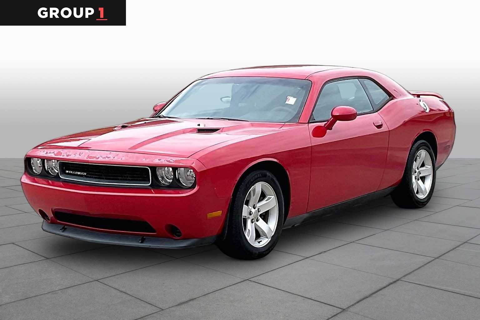 Used 2012 Dodge Challenger SXT RWD image 1