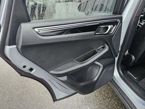 Used 2023 Porsche Macan image 19