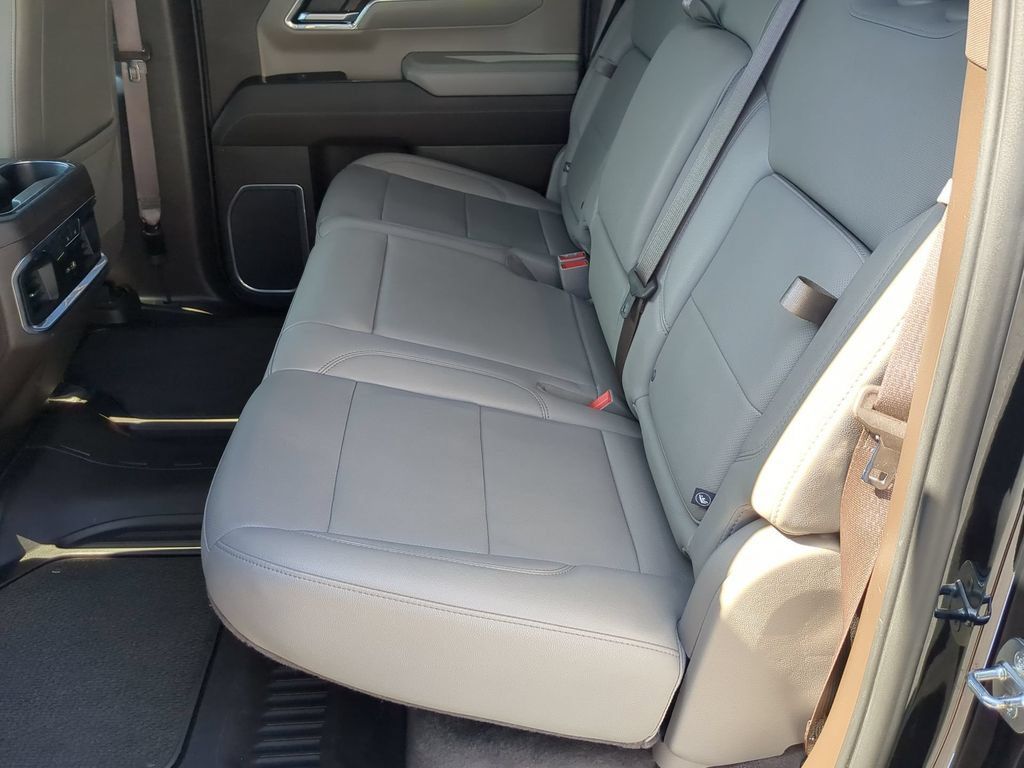 Used 2022 GMC Sierra 1500 SLT w/ SLT Convenience Package AWD/4WD image 18