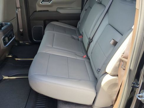 Used 2022 GMC Sierra 1500 SLT w/ SLT Convenience Package AWD/4WD image 18