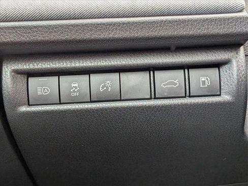 Used 2025 Toyota Camry LE image 11