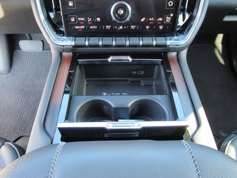 Used 2025 GMC Yukon XL Denali image 21