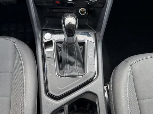 Certified 2024 Volkswagen Taos SE FWD image 20