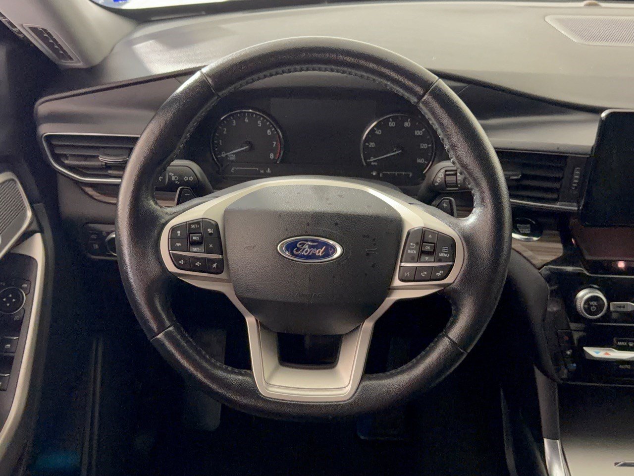 Used 2021 Ford Explorer Limited w/ Hybrid Equipment Group 310A RWD image 10